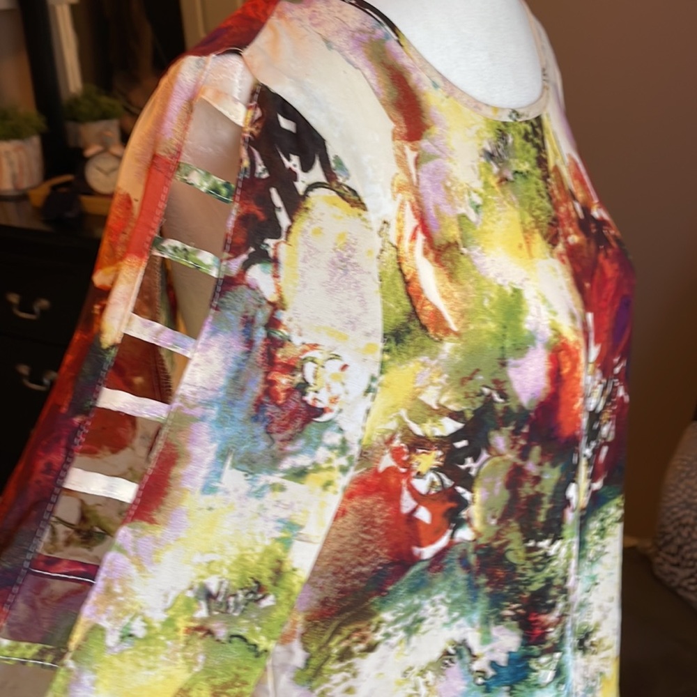 Size Medium - Picture 2 of 4